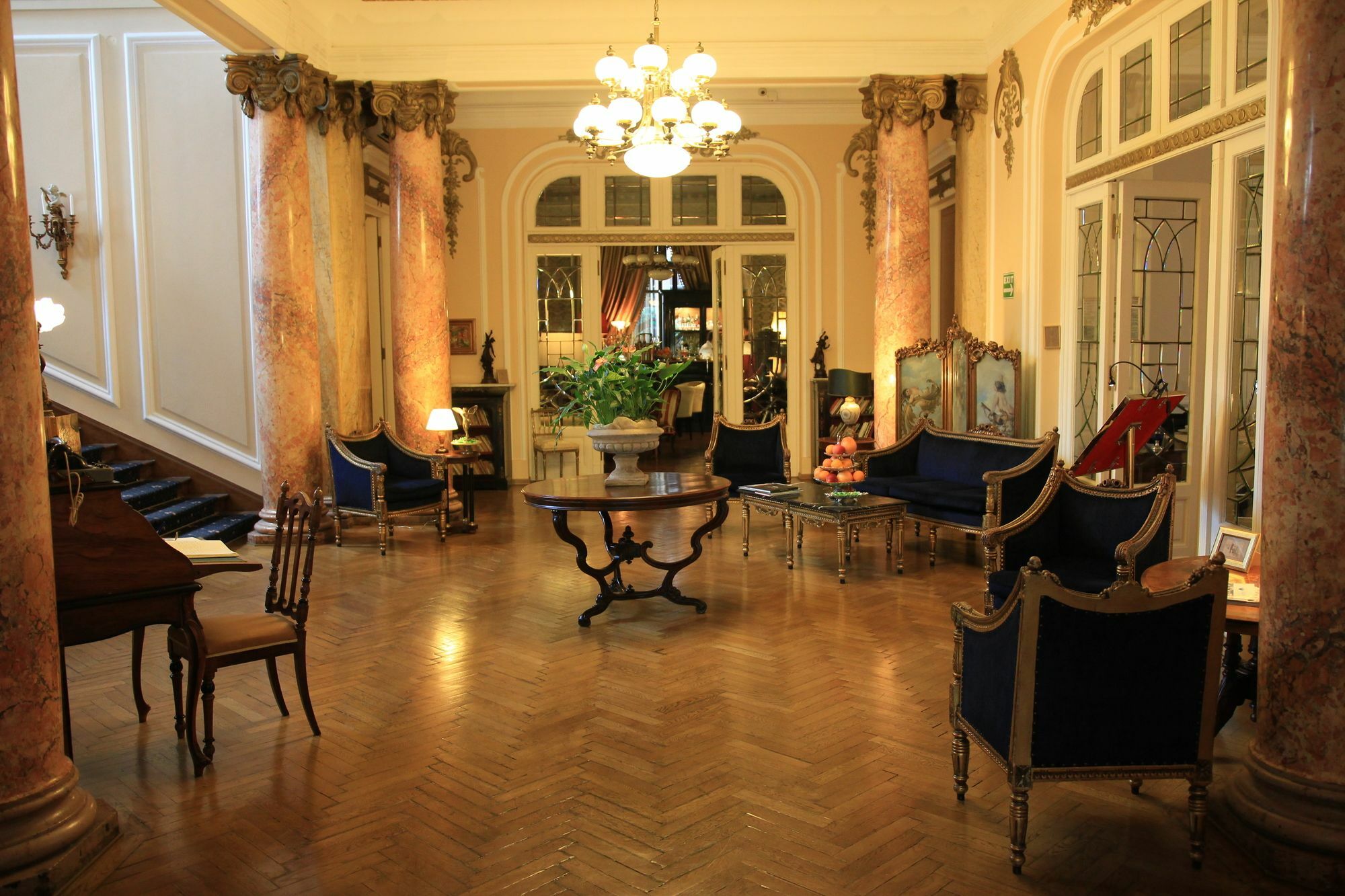 Grand Boutique Hotel Букурещ Екстериор снимка